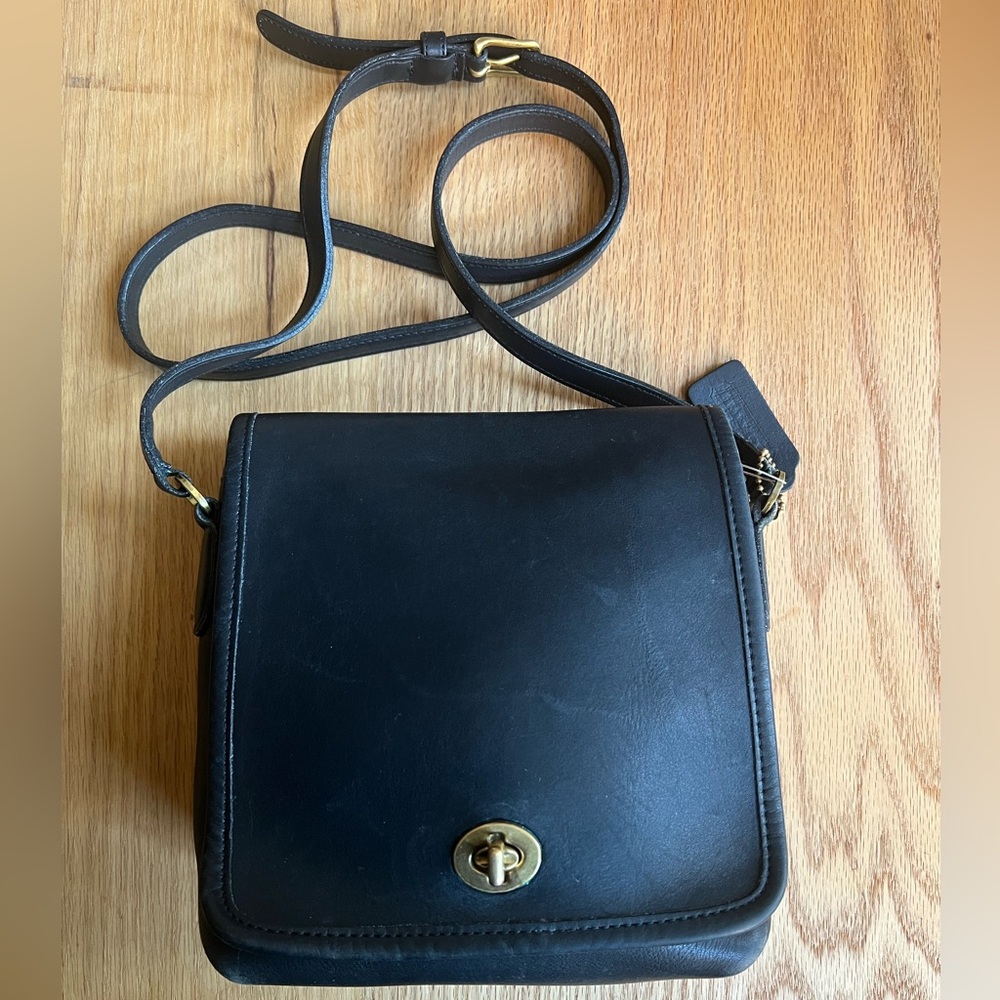 Vintage Coach leather crossbody bag